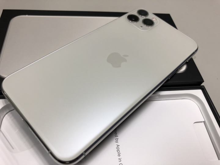 Apple iPhone 11 Pro Max 銀色 開箱 之二