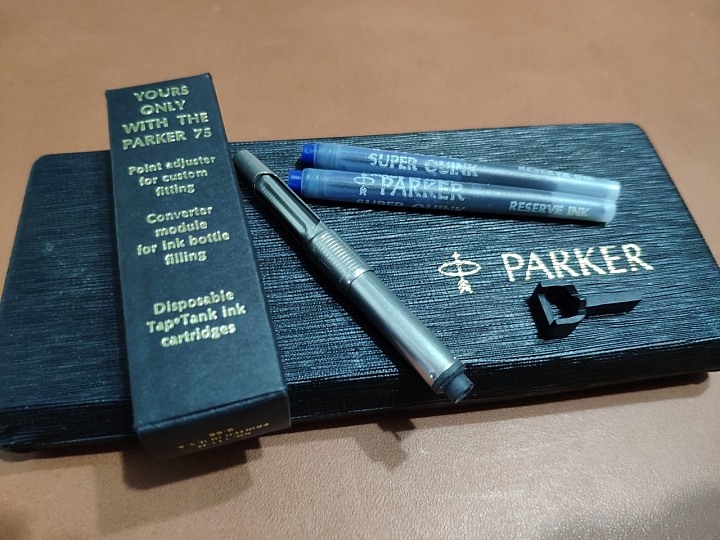 點我看大圖 頂級的工藝,時代的眼淚! Parker 75 銀格,純銀桿鋼筆開箱!