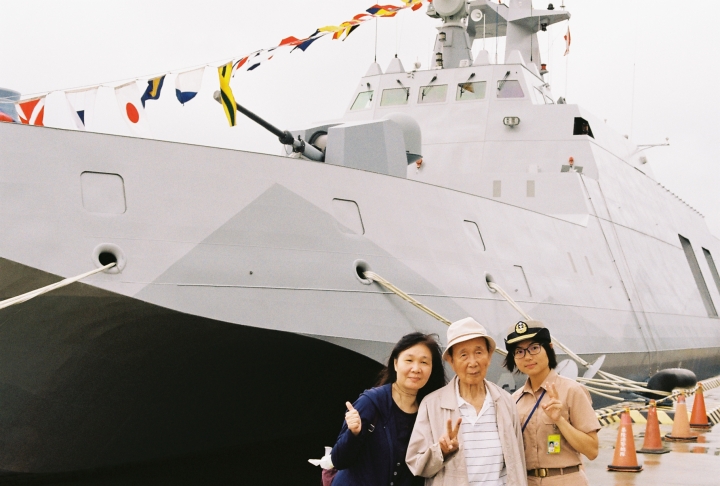 [Canon EOS 300]黑輪知性之旅[Kodak 200][50mm]