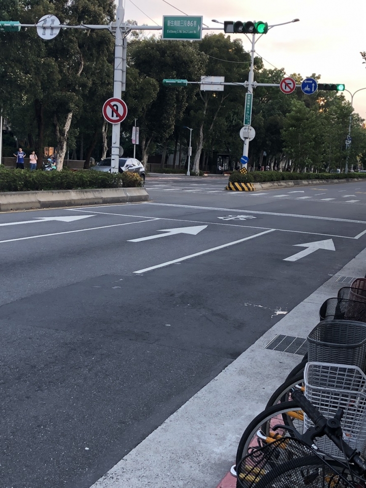 二張圖驚呆網友1-南部機車永遠做不到的路權
