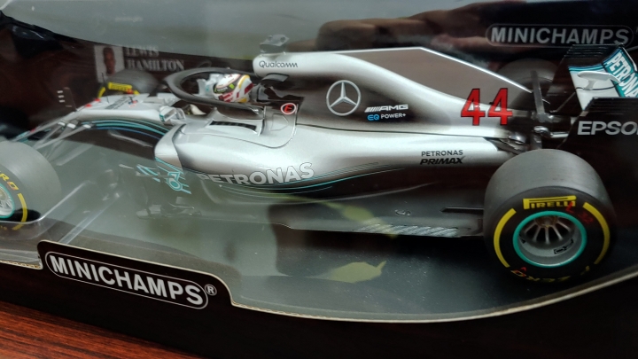 [開箱]MINICHAMPS 1/18 MERCEDES  W09   L.HAMILTON