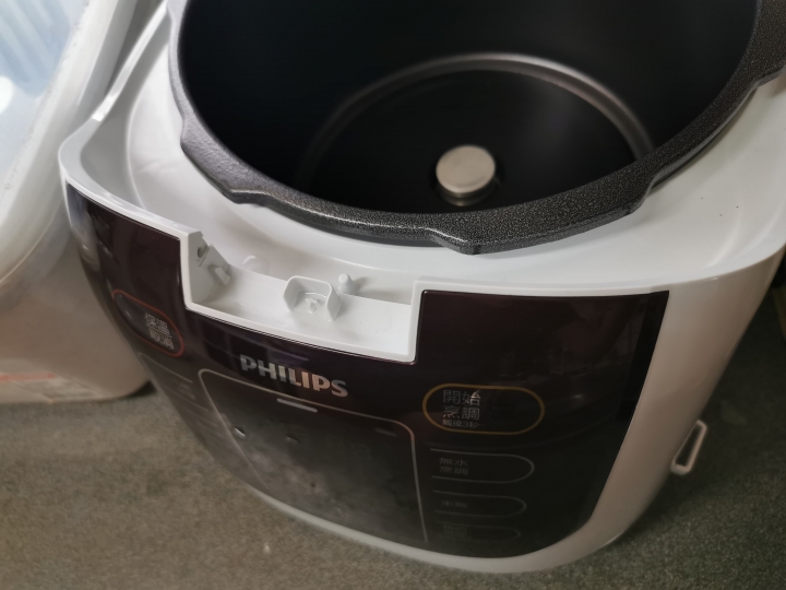 超扯!  新買兩週的Philips HD2179 電子智慧萬用鍋居然卡榫斷裂