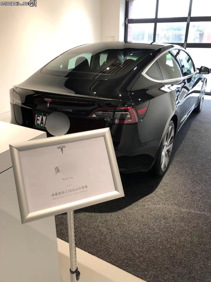 Tesla Model 3 交車紀錄 11/14OTA更新至2019.36 充電施工.保險.組裝瑕疵等