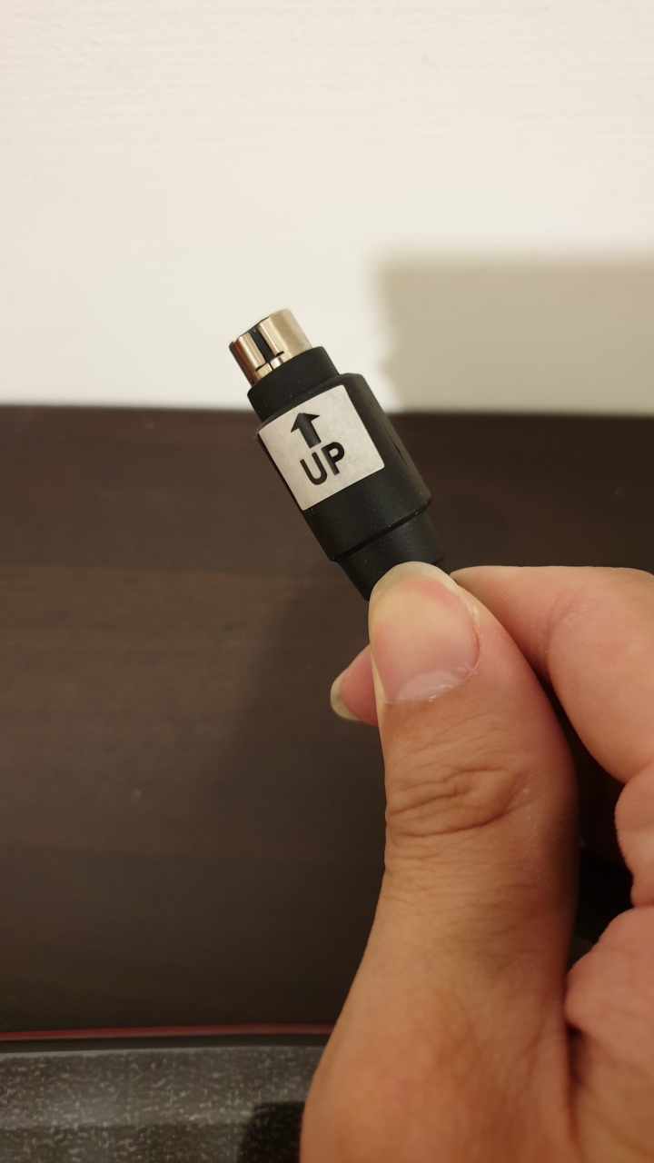 剛購入的GT75 9SF電源孔很鬆(補圖