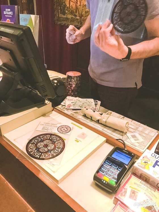 點我看大圖 【購物】 法國 巴黎|巴黎鐵塔、凱旋門、羅浮宮、凡爾賽宮、聖徒禮拜堂、瑪黑區|各大景點紀念品淺薄攻略