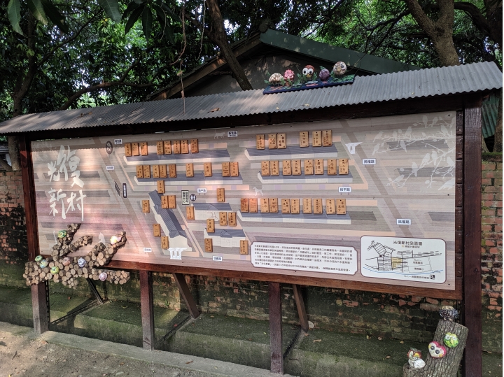 瀟灑的提起背包，Eric的機車探旅。