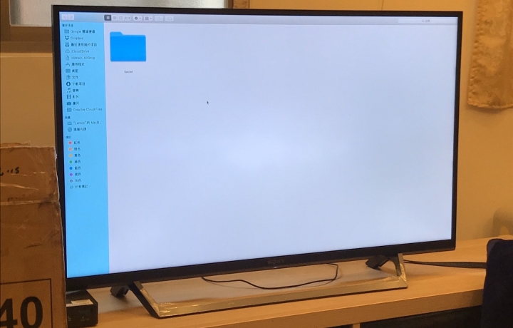 Sony 40W660E螢幕更換後中央區出現白色霧狀？
