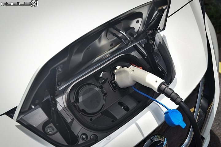 Nissan Leaf 百公里通勤實測 新奇的電動車代步體驗!