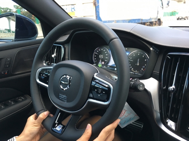 終於來試駕新款 V60！！