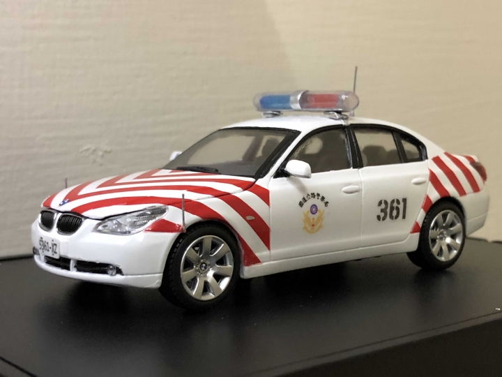 1/43 國道警察 BMW E60 紅斑馬變身紀實