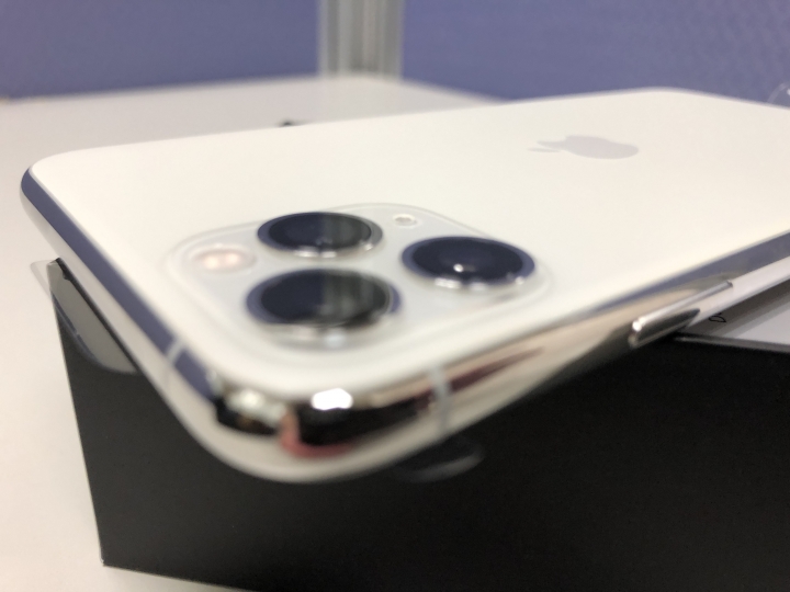 Apple iPhone 11 Pro Max 銀色 開箱 之二