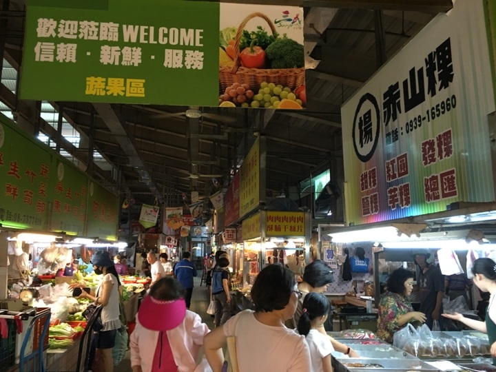 騎 單 車 ( 船 ) 遊 愛 河 、 嚐 美 食