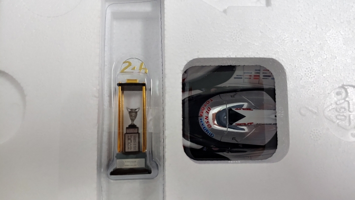 [開箱]1/18 SPARK Toyota TS050 2018