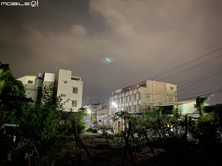 Iphone11 夜拍模式白點疑問❓