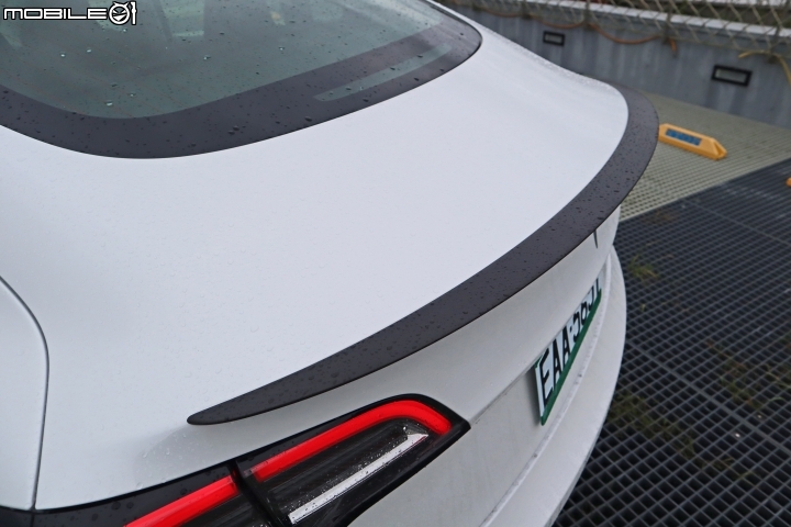 Tesla Model 3 Performance 試駕,科幻想像的現在進行式