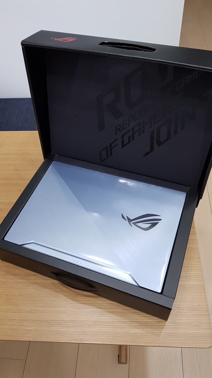 冰河藍Zephyrus M GU502開箱
