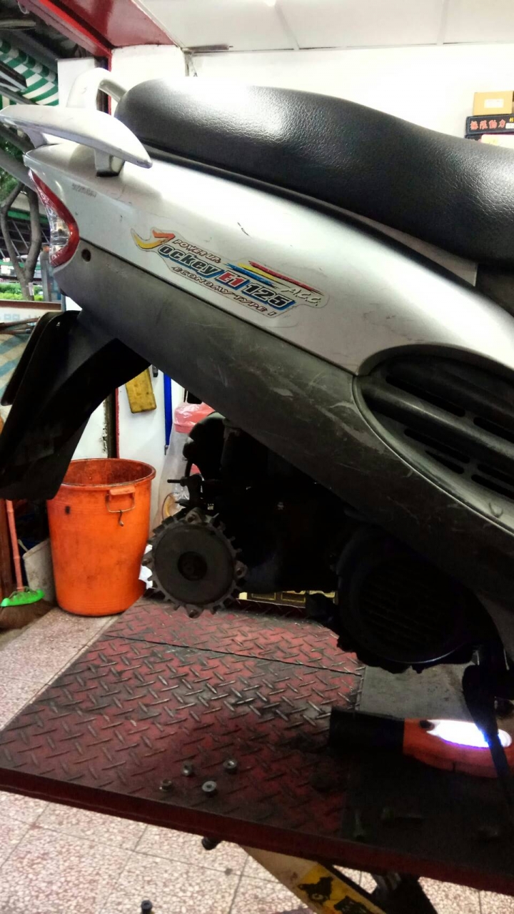 2007年光陽SA25GM奔馳125改裝後避震器