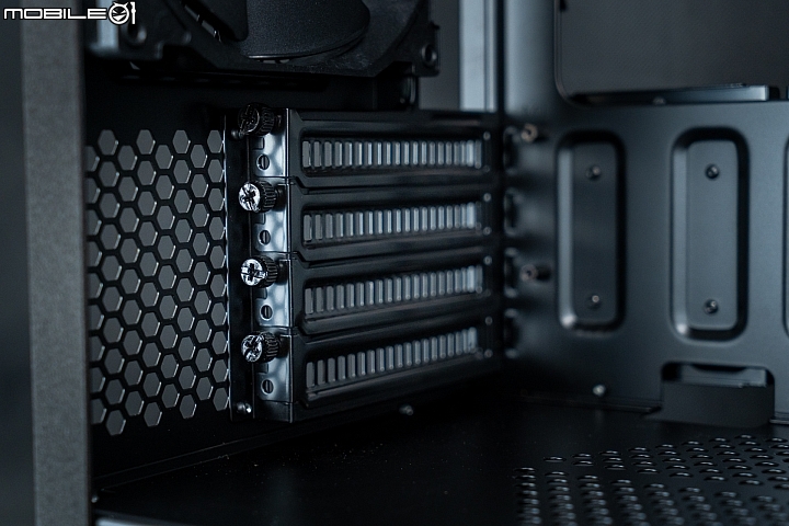點我看大圖 穠纖合度的Evolv (? Phanteks Enthoo Evolv MATX