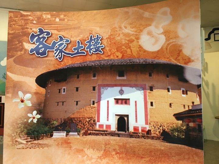 騎 單 車 ( 船 ) 遊 愛 河 、 嚐 美 食