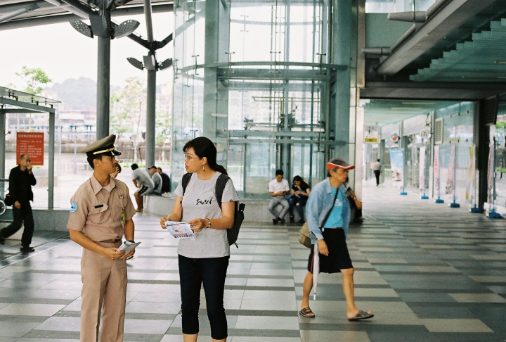 [Canon EOS 300]黑輪知性之旅[Kodak 200][50mm]