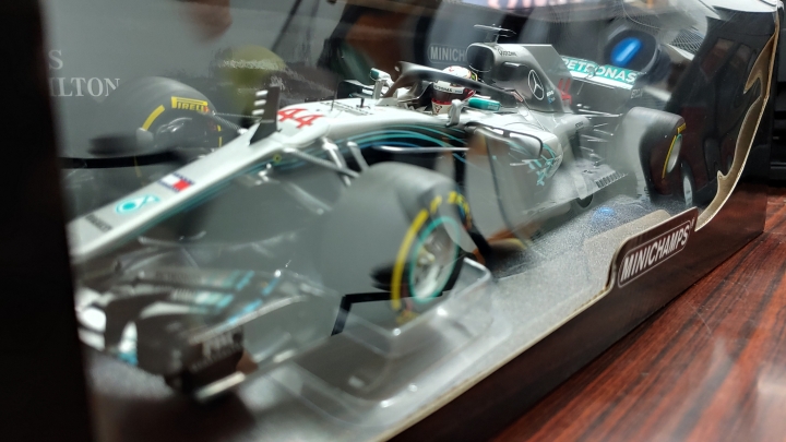 [開箱]MINICHAMPS 1/18 MERCEDES  W09   L.HAMILTON
