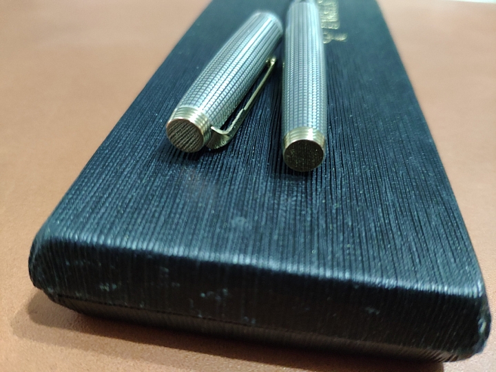 點我看大圖 頂級的工藝,時代的眼淚! Parker 75 銀格,純銀桿鋼筆開箱!