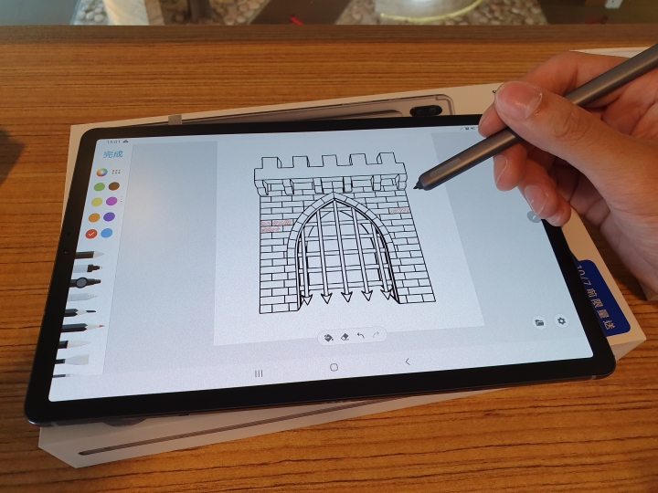 Samsung Galaxy Tab S6 霧岩灰 多圖開箱 內有與I pad pro 10.5簡單比對 無筆電大挑戰！《Samsung Galaxy Tab S6》讓你行動辦公好方便