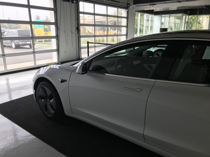 Tesla Model 3 開箱