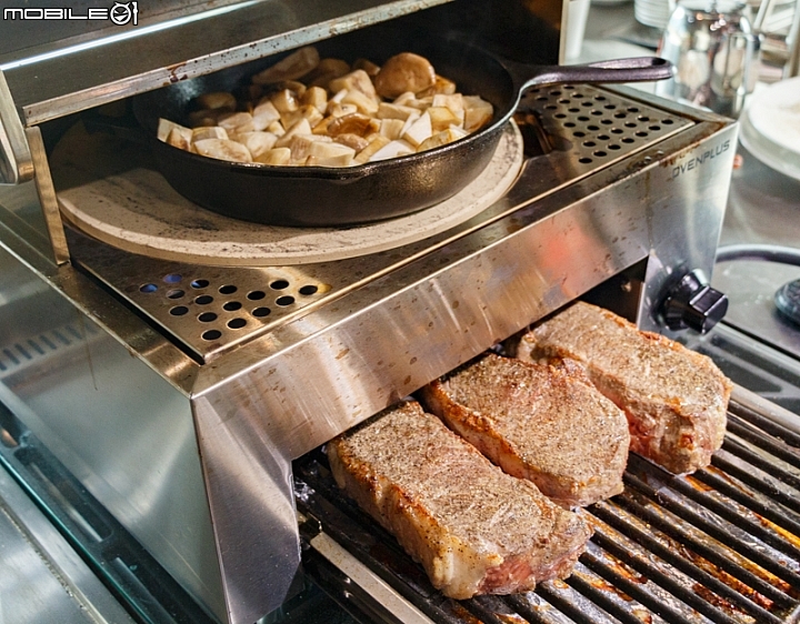 OvenPlus 多功能Pizza烤肉爐 成為烤肉好手不是夢