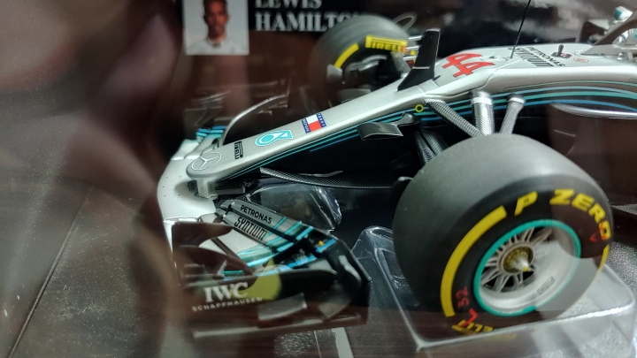[開箱]MINICHAMPS 1/18 MERCEDES  W09   L.HAMILTON
