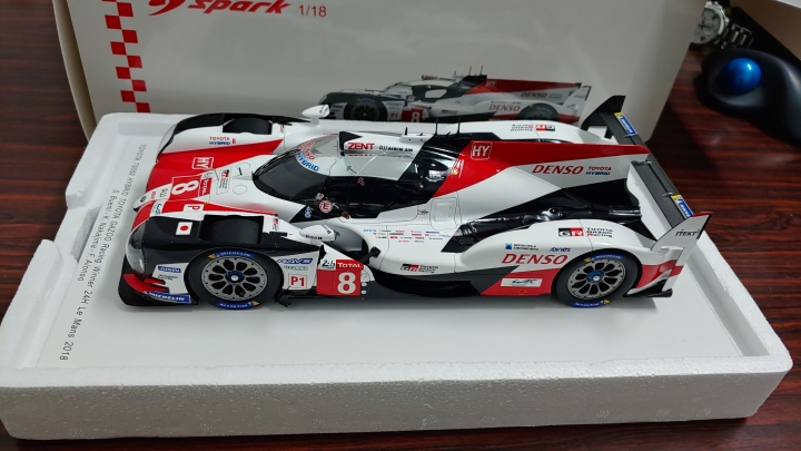 [開箱]1/18 SPARK Toyota TS050 2018