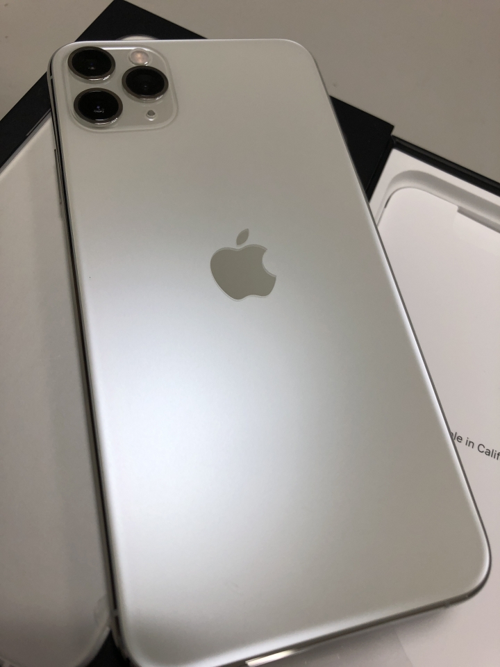 Apple iPhone 11 Pro Max 銀色 開箱 之二