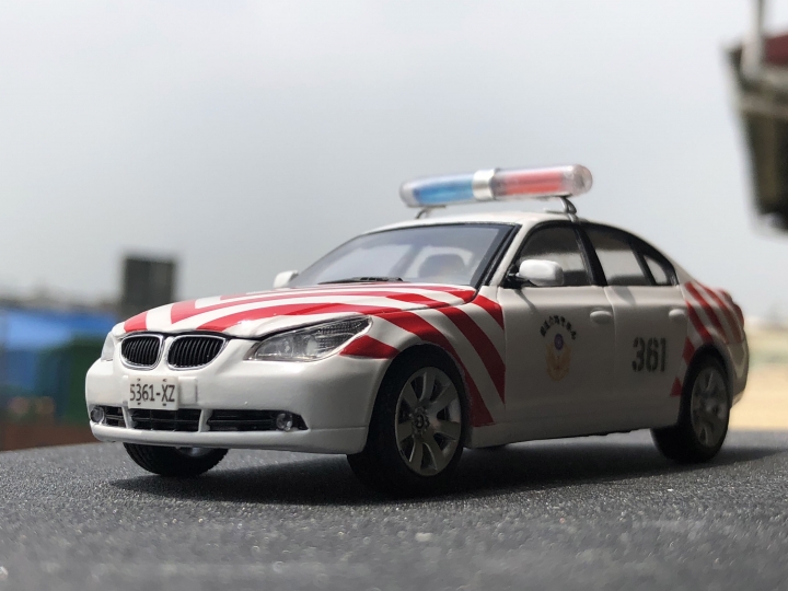 1/43 國道警察 BMW E60 紅斑馬變身紀實