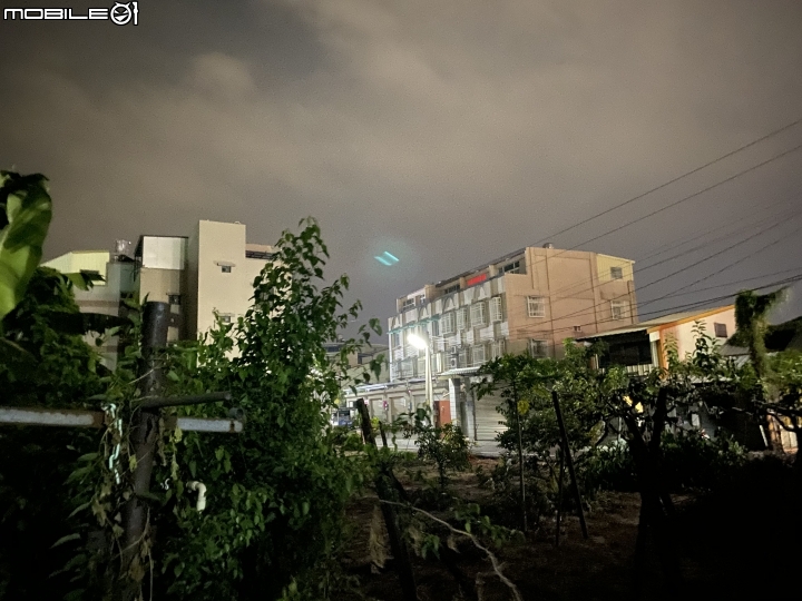 Iphone11 夜拍模式白點疑問❓