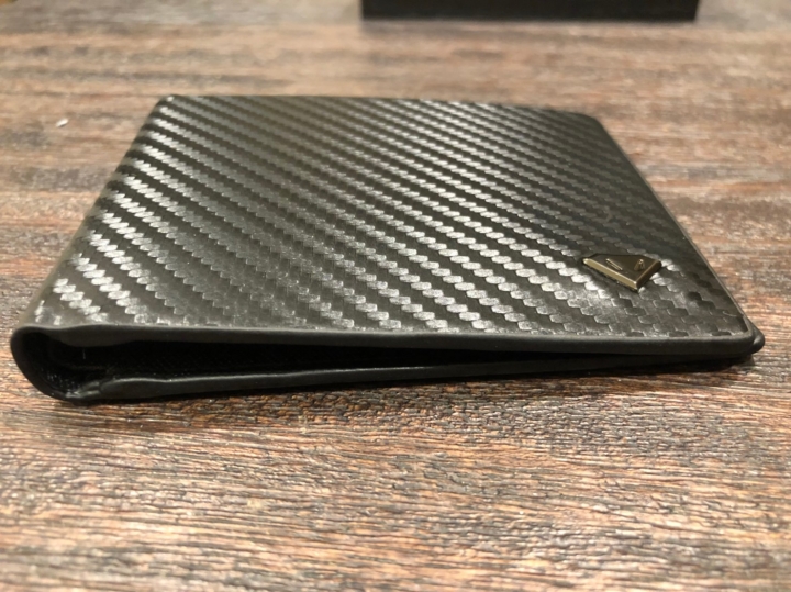 開箱~SACA碳纖維皮夾~~~