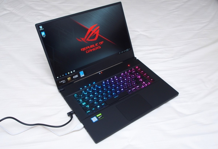 低調碳黑質感 ASUS ROG Zephyrus M 西風之神 GU502