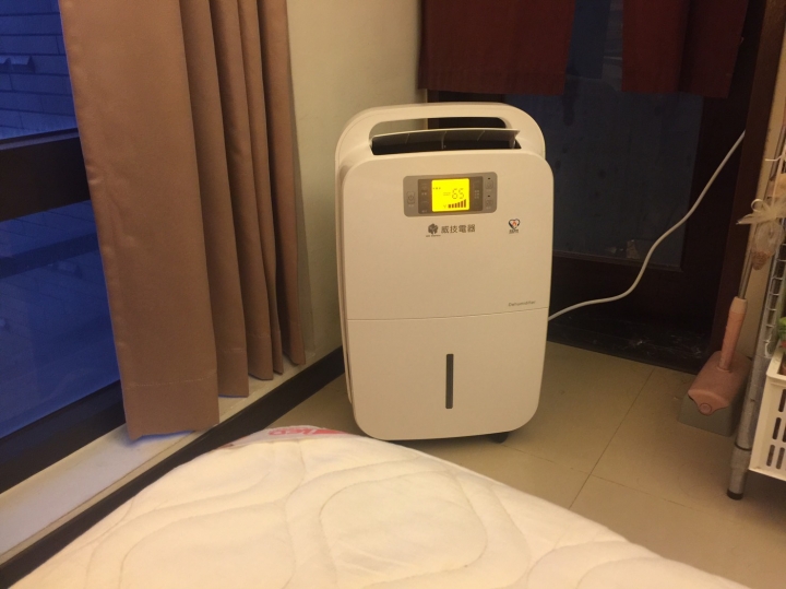 【開箱】威技12公升除濕機，我終於可以揮別霉味啦！
