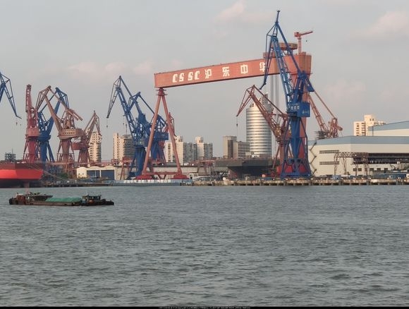 075兩棲攻擊艦開始刷漆