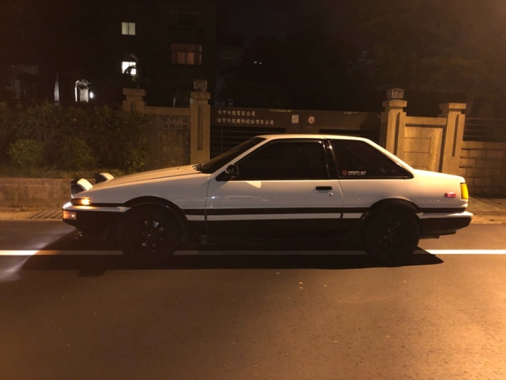 經典 AE86 老車~來企貼隔熱紙了...全車T2-30