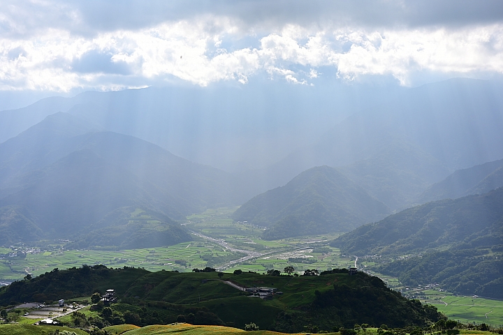點我看大圖 六十石山實拍:旅遊只帶一顆85mm F1.8 S的可行性,算是還ok!但可能需要手機幫忙。