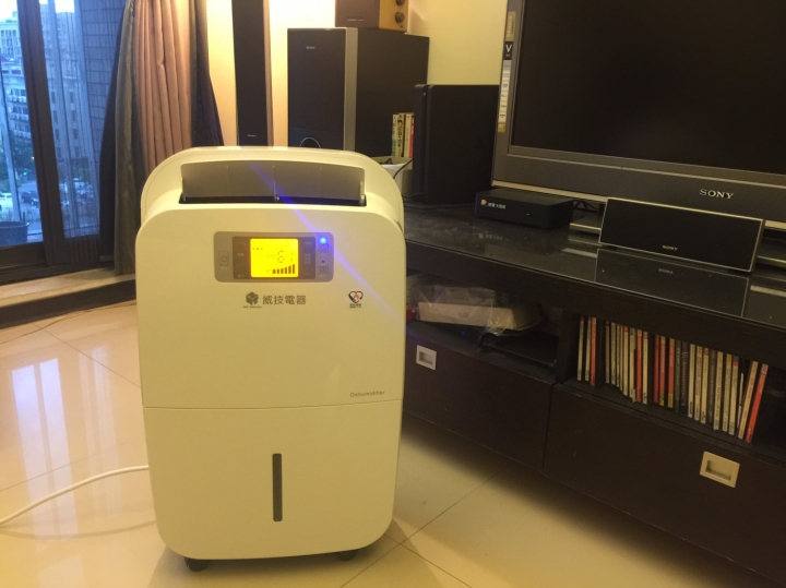 【開箱】威技12公升除濕機，我終於可以揮別霉味啦！
