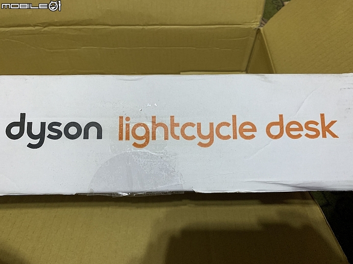 貴鬆鬆的Dyson Lightcycle™檯燈試用心得