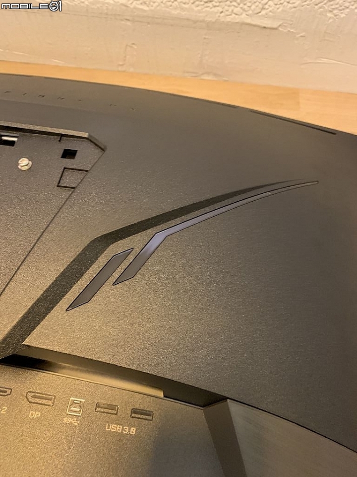 技嘉撿到槍 AORUS CV27Q HBR3 新機 2K-165 曲面電競螢幕新開箱