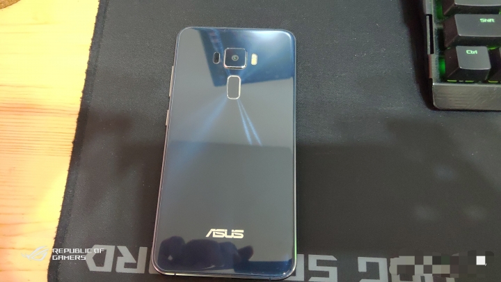 ROG Phone 2 最專業的遊戲手機（簡單開箱）