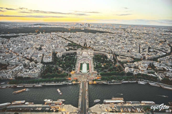 點我看大圖 【購物】 法國 巴黎|巴黎鐵塔、凱旋門、羅浮宮、凡爾賽宮、聖徒禮拜堂、瑪黑區|各大景點紀念品淺薄攻略