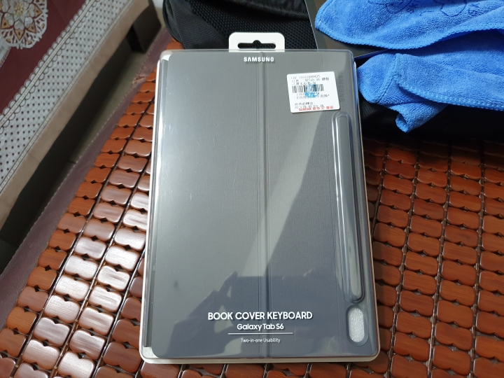 Samsung Galaxy Tab S6 霧岩灰 多圖開箱 內有與I pad pro 10.5簡單比對 無筆電大挑戰！《Samsung Galaxy Tab S6》讓你行動辦公好方便