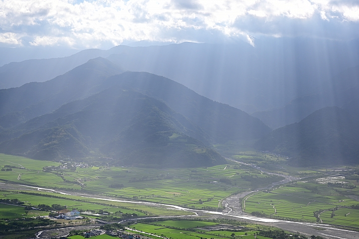 點我看大圖 六十石山實拍:旅遊只帶一顆85mm F1.8 S的可行性,算是還ok!但可能需要手機幫忙。