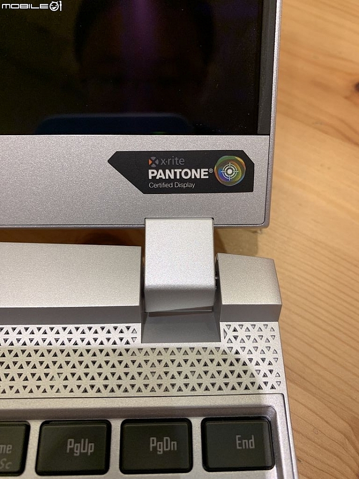 點我看大圖 <開箱> 淨白超美型 AERO 15S OLED 唯一 4K AMOLED Pantone 校色設計師專用筆電