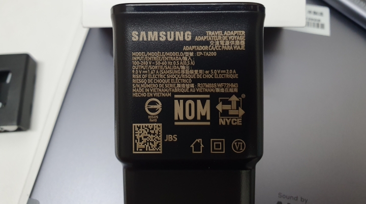 Samsung Galaxy Tab S6 霧岩灰 多圖開箱 內有與I pad pro 10.5簡單比對 無筆電大挑戰！《Samsung Galaxy Tab S6》讓你行動辦公好方便