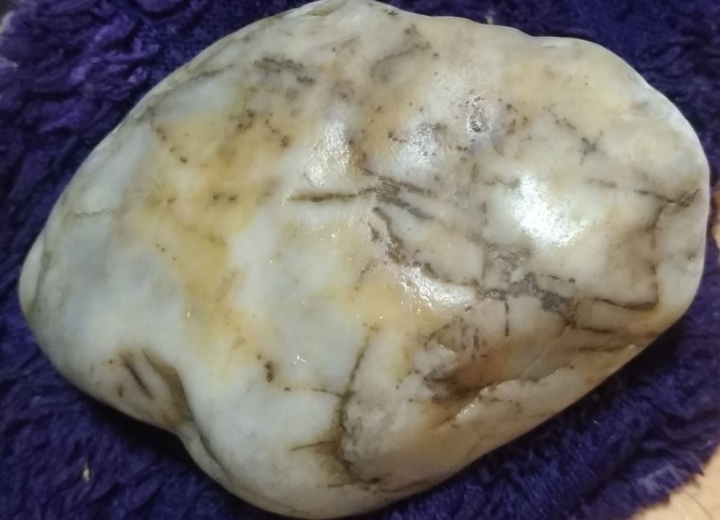 石頭? 石英? 玉石??